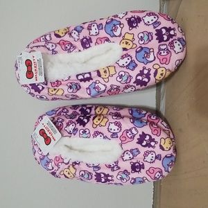 NEW! 2 pair Hello kitty Fuzzy Babba Women Slipper Socks sz 8-10 NWT 12.13